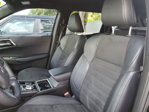 Used 2024 Mitsubishi Outlander SE Black Edition FWD image 19