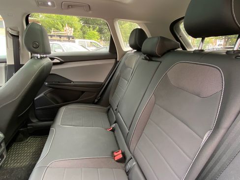 Certified 2023 Volkswagen Taos SE w/ Panoramic Sunroof Package FWD image 17