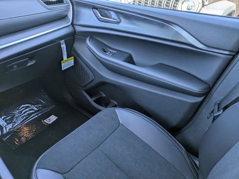 New 2025 Jeep Grand Cherokee Altitude image 16