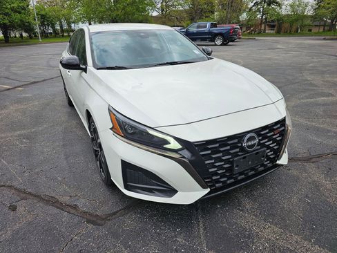 Used 2024 Nissan Altima 2.5 SR FWD image 8