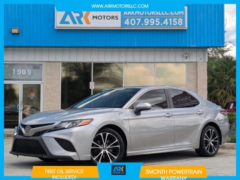 Used 2019 Toyota Camry SE FWD image 1