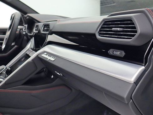 Used 2024 Lamborghini Urus S image 41