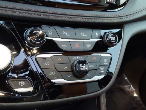 New 2026 Chrysler Pacifica Pinnacle image 36