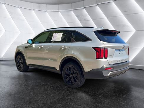 Used 2021 Kia Sorento S image 3