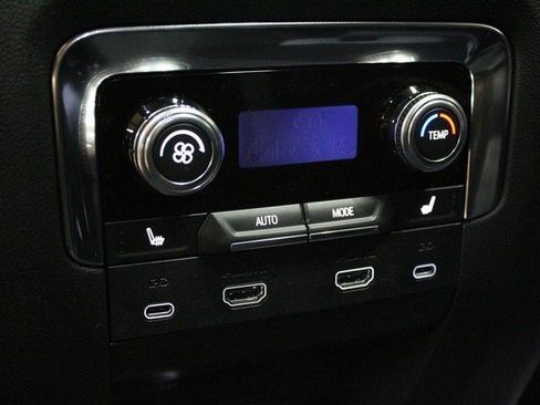 New 2026 GMC Yukon Elevation image 18