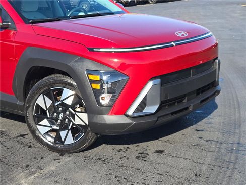 Used 2025 Hyundai Kona SEL image 2