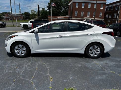 Used 2016 Hyundai Elantra SE image 4