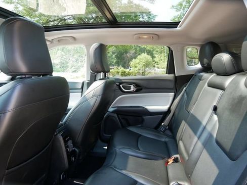 Used 2022 Jeep Compass Limited w/ Sun and Sound Group AWD/4WD image 9