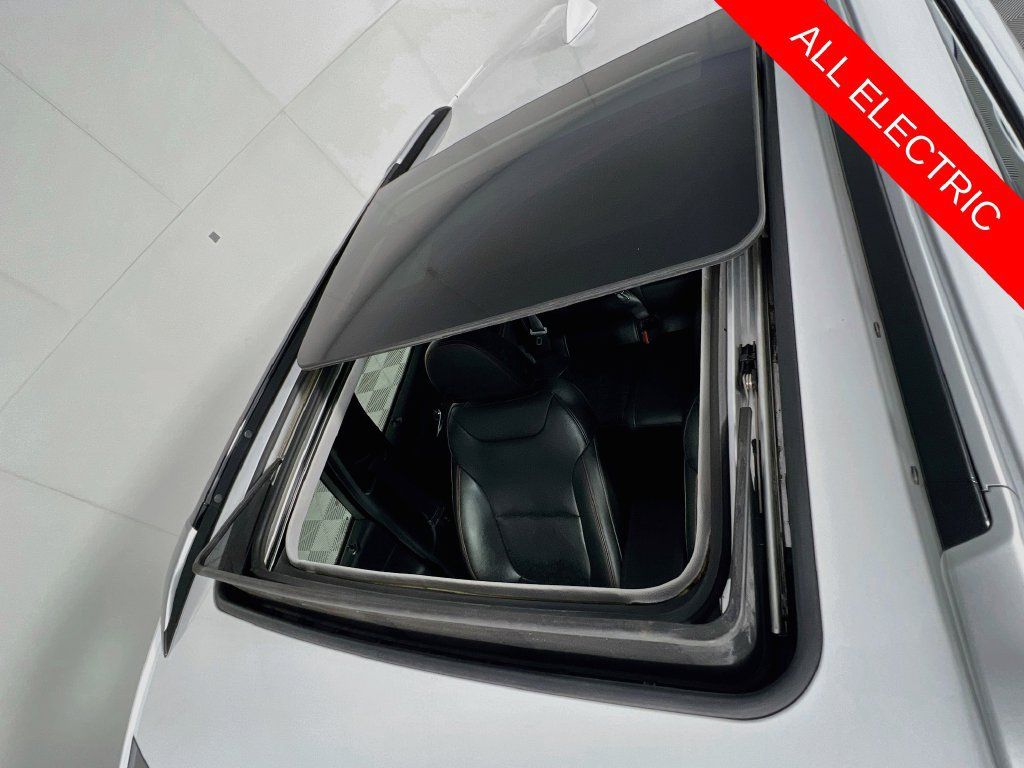 Used 2023 Chevrolet Bolt EUV Premier w/ Sun & Sound Package FWD image 23