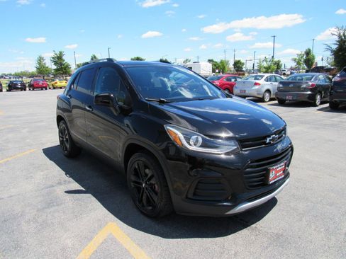 Used 2018 Chevrolet Trax LT w/ Sun & Sound Package FWD image 8