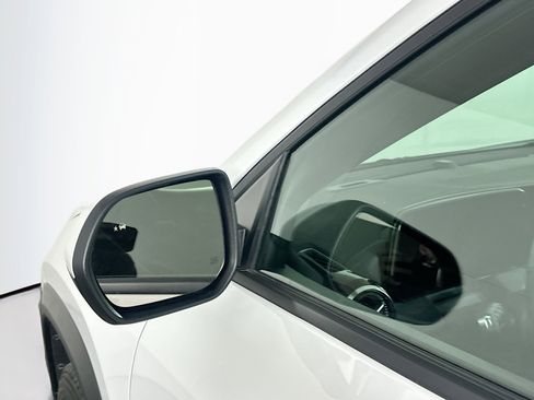 Used 2025 Chevrolet Equinox LT w/ Safety and Technology Package FWD image 16