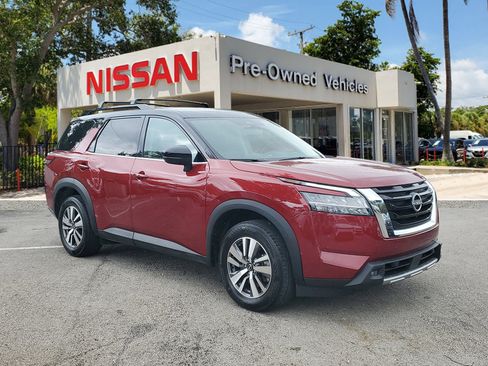 Certified 2023 Nissan Pathfinder SL image 3