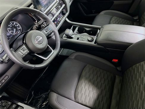 Used 2022 Nissan Pathfinder SV w/ SV Premium Package image 22