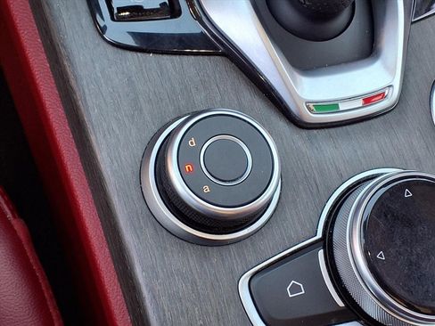 Used 2021 Alfa Romeo Stelvio Ti w/ Nero Edizione image 31