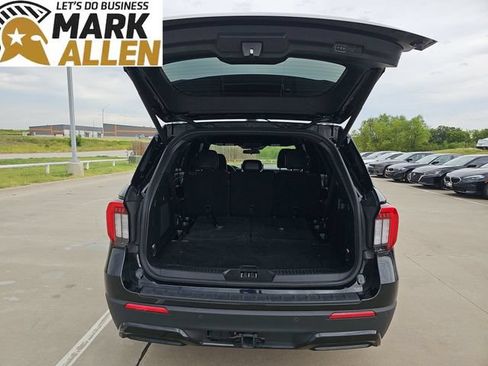 Used 2025 Ford Explorer ST-Line w/ ST-Line Street Pack AWD/4WD image 25