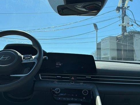 Used 2025 Hyundai Elantra SEL image 12