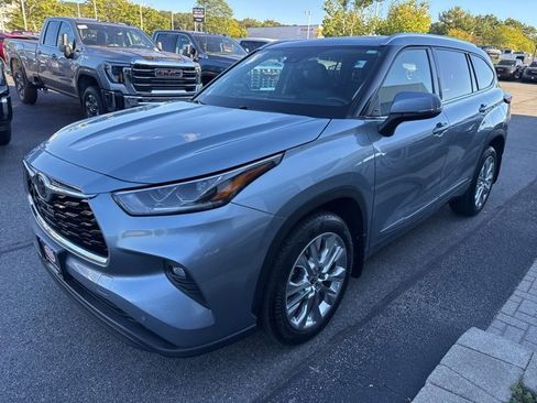 Used 2020 Toyota Highlander Limited image 3