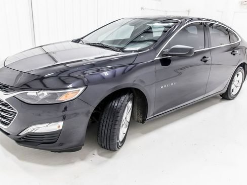 Used 2022 Chevrolet Malibu LS FWD image 2