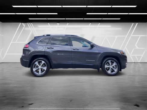 Used 2019 Jeep Cherokee Limited w/ Luxury Group FWD image 7