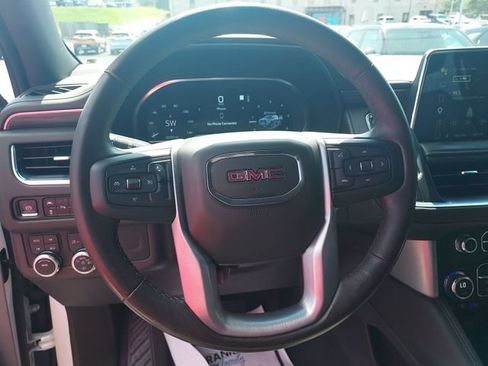 Used 2023 GMC Yukon XL SLT AWD/4WD image 20