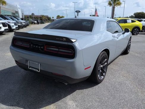 Used 2021 Dodge Challenger R/T Scat Pack RWD image 4