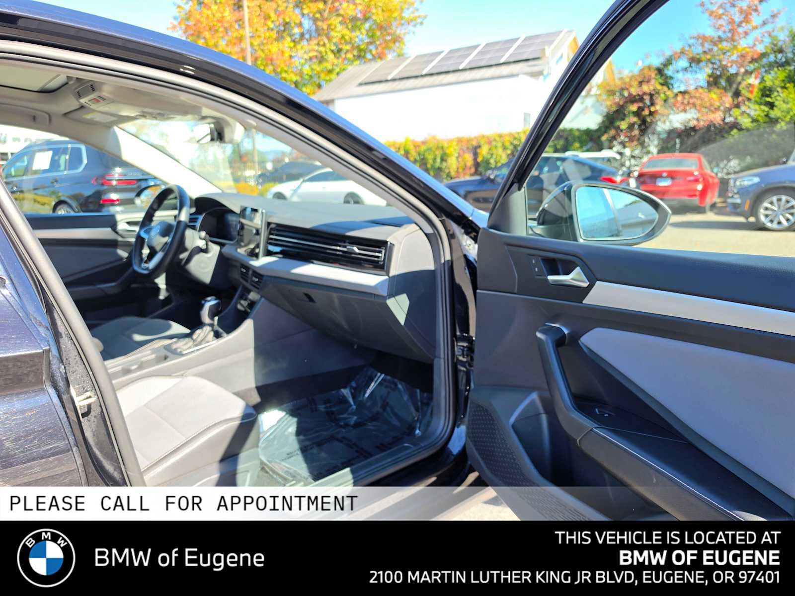 Used 2025 Volkswagen Jetta SE FWD image 10