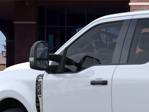 New 2026 Ford F250 XL w/ XL Chrome Package RWD image 20