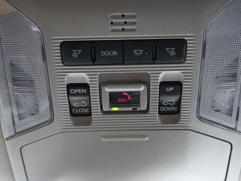 Used 2022 Toyota RAV4 XLE Premium image 20