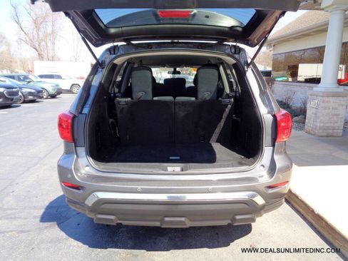 Used 2019 Nissan Pathfinder S image 18
