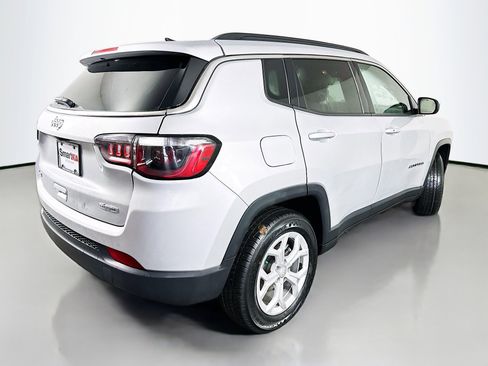 Used 2024 Jeep Compass Latitude image 7