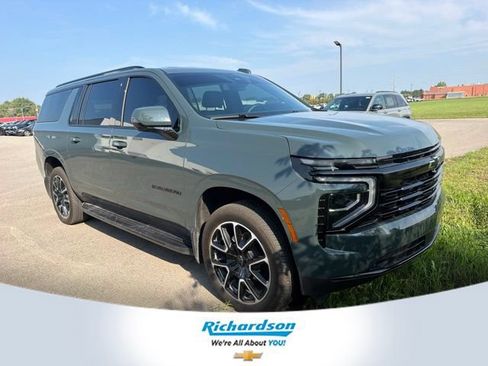 Used 2026 Chevrolet Suburban RST w/ Comfort Package AWD/4WD image 1