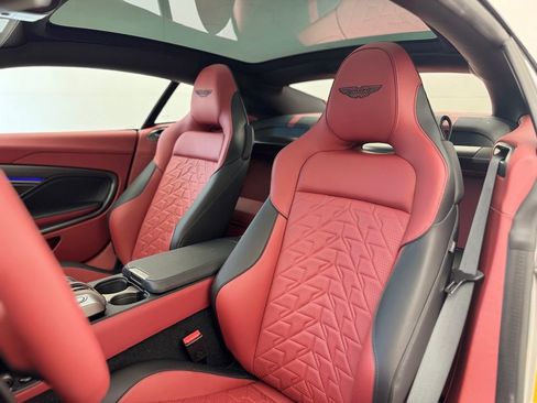 Used 2025 Aston Martin Vanquish image 4
