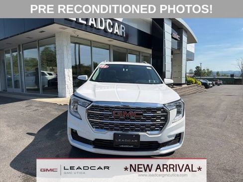 Used 2023 GMC Terrain Denali w/ Denali Premium Package AWD/4WD image 8