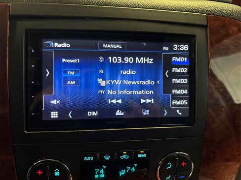 Used 2013 Chevrolet Tahoe LTZ AWD/4WD image 27