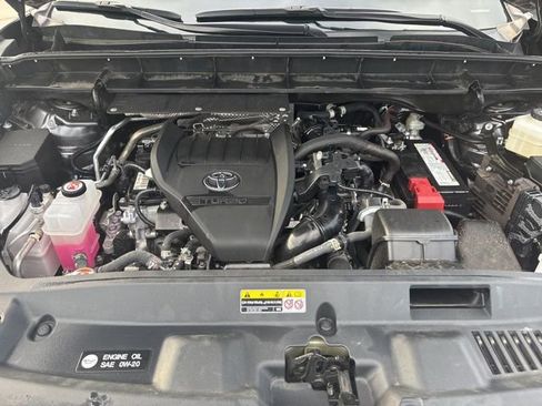 Used 2024 Toyota Highlander XLE image 33