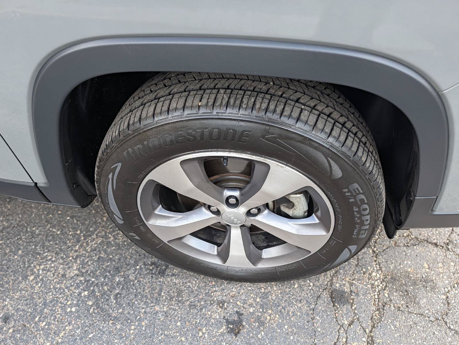 Used 2022 Jeep Cherokee Limited AWD/4WD image 34
