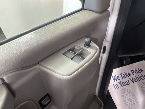 Used 2019 Chevrolet Express 2500 RWD image 19