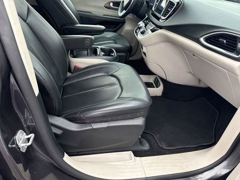 Used 2020 Chrysler Voyager Lxi FWD image 22