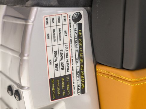 Used 2021 Ferrari F8 Tributo image 34