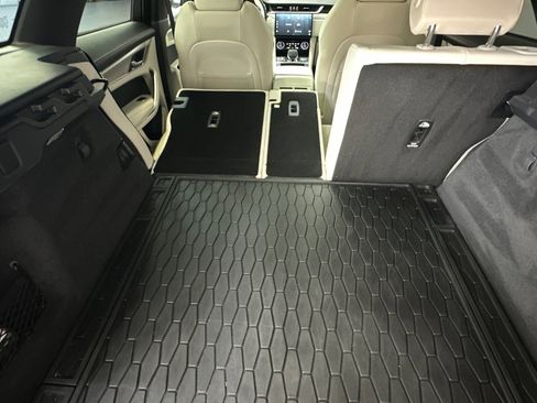 Used 2024 Jaguar F-PACE R-Dynamic S image 33