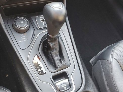 Used 2021 Jeep Cherokee Latitude Lux 80th Anniv w/ Quick Order Package 26U 80TH image 28