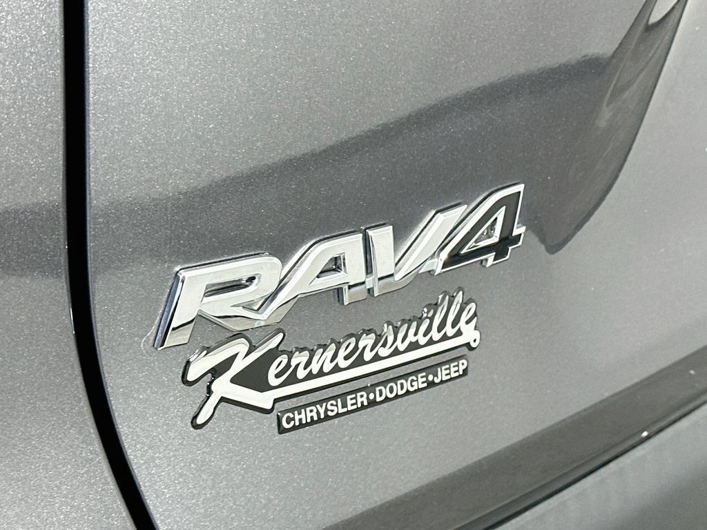 Used 2025 Toyota RAV4 LE AWD/4WD image 24