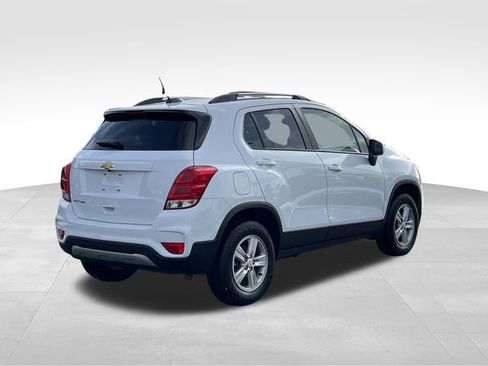 Used 2022 Chevrolet Trax LT w/ LT Convenience Package image 4