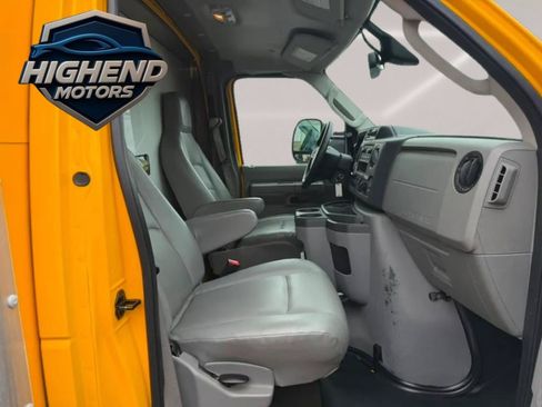 Used 2022 Ford E-350 and Econoline 350 Super Duty RWD image 14