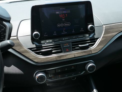 Used 2023 Nissan Altima 2.5 SV FWD image 18