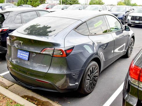 Used 2023 Tesla Model Y AWD image 15