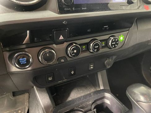 Used 2017 Toyota Tacoma TRD Sport w/ Tow Package (A/T) AWD/4WD image 8