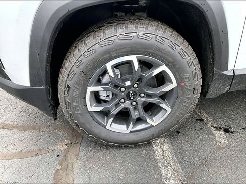 New 2026 Chevrolet Equinox ACTIV AWD/4WD image 8