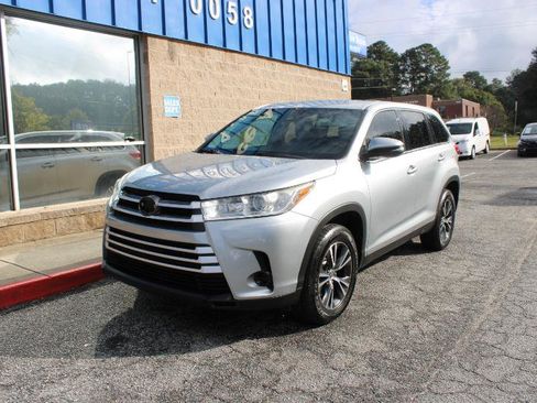 Used 2019 Toyota Highlander FWD V6 image 3