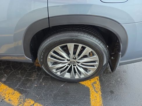 Used 2021 Toyota Highlander Platinum image 13